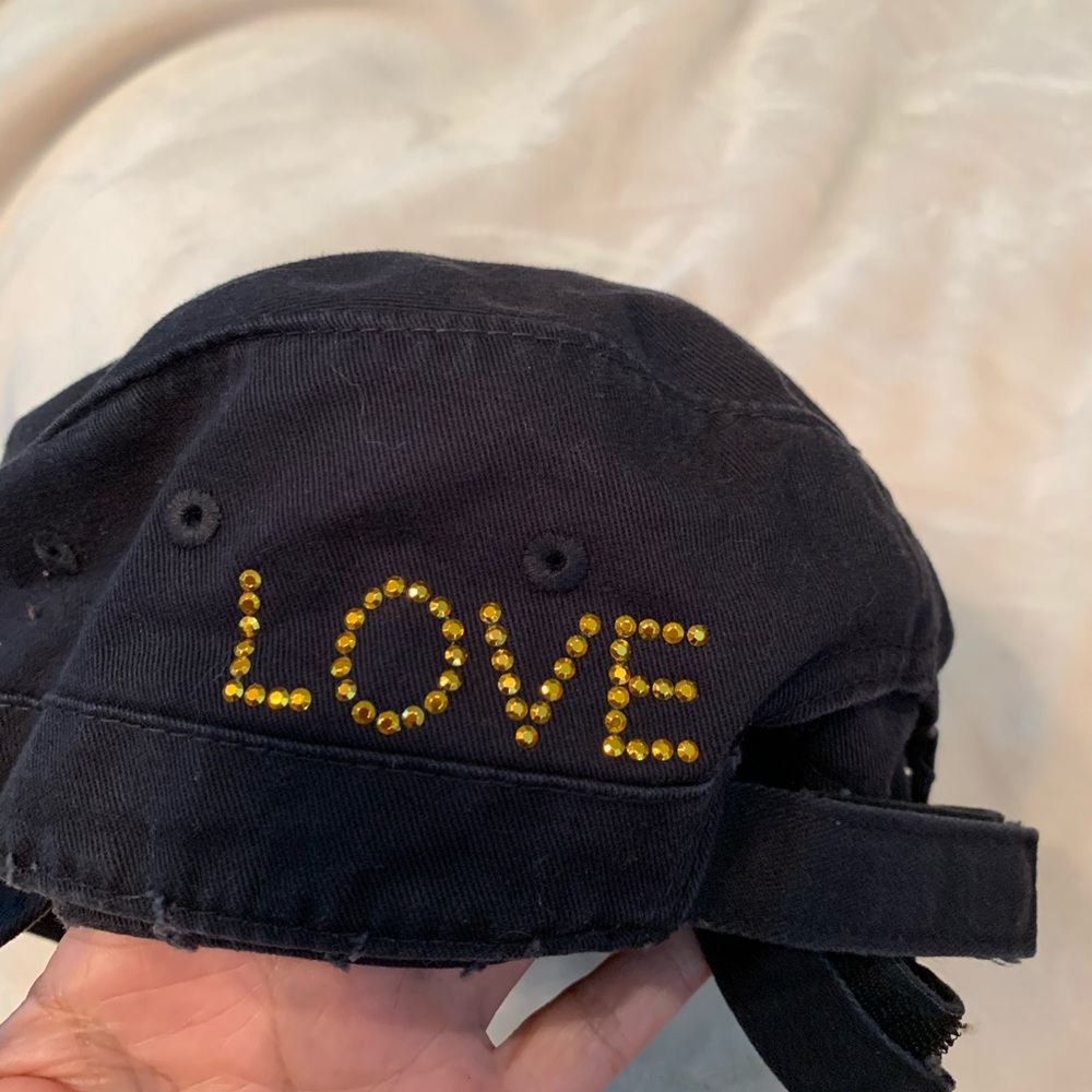 ❤️ Hats - Picture 3 of 6